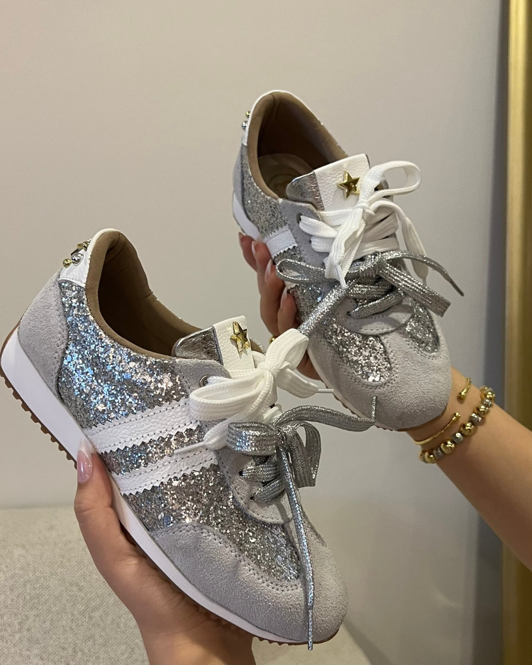 TENNIS ALANA STORE - NEW 2025 - CUERO CARNAZA * GLITTER PLATA Y ORO