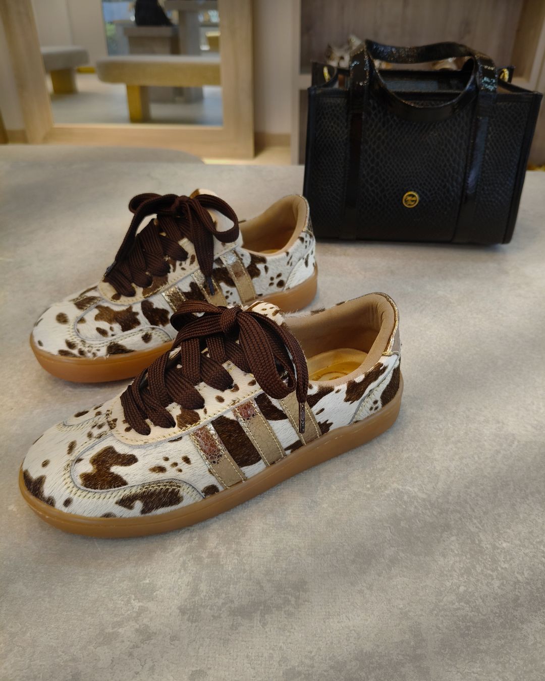 TENNIS SAMMY COFEE COW PRINT STORE - NEW 2025