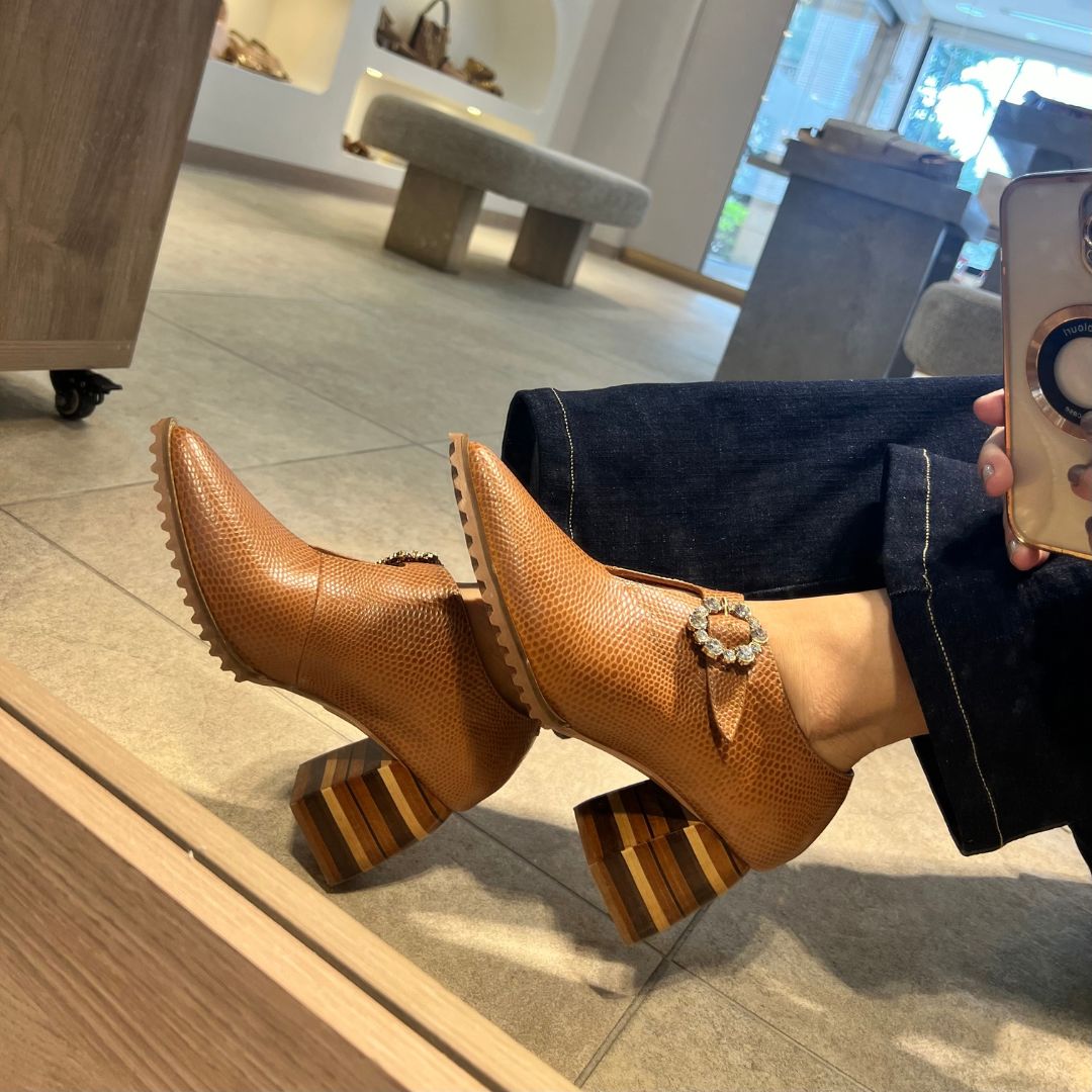 BOTA SOPHIA CAÑA BAJA 5.5 STORE - CUERO MIEL