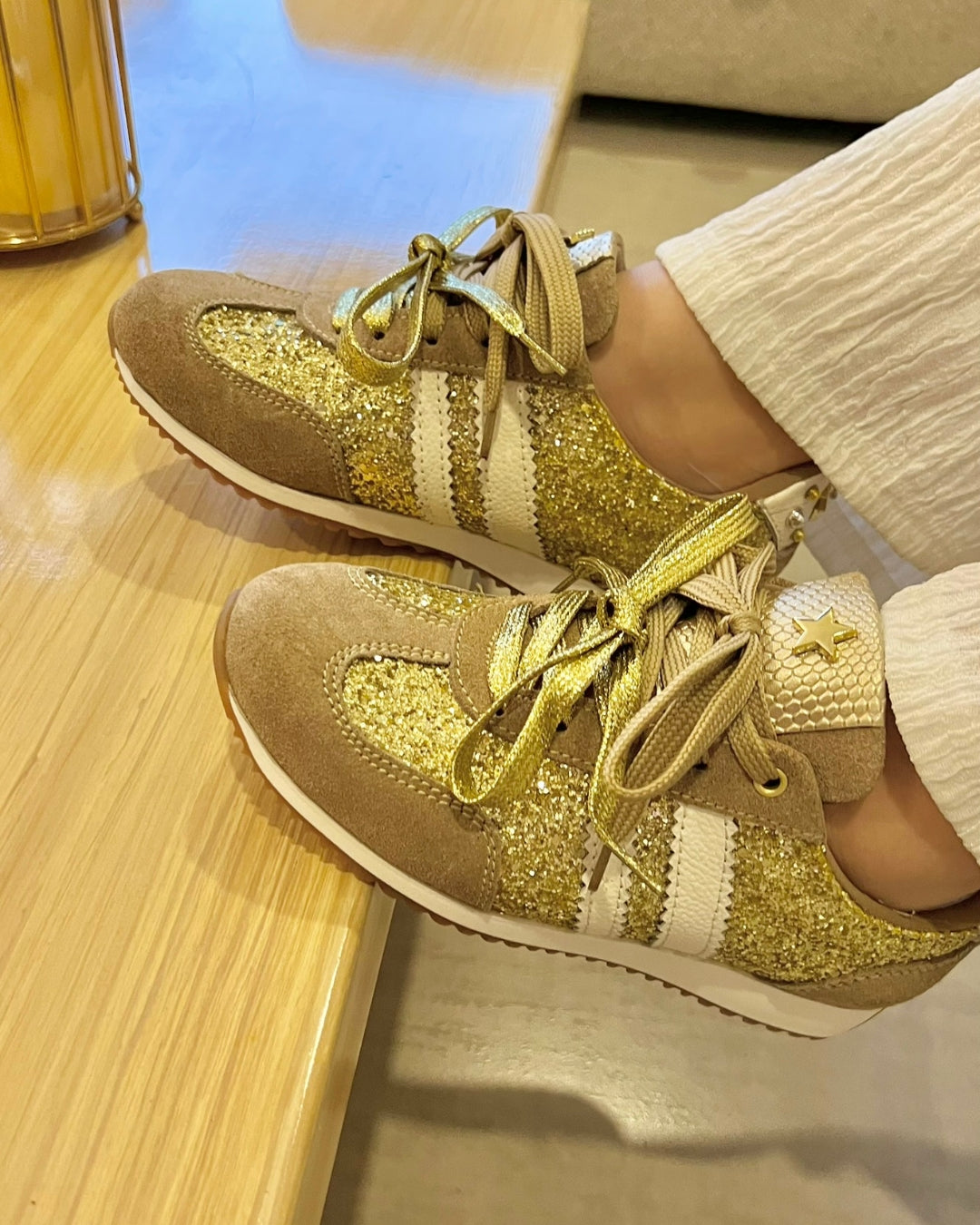 TENNIS ALANA STORE - NEW 2025 - CUERO CARNAZA * GLITTER PLATA Y ORO