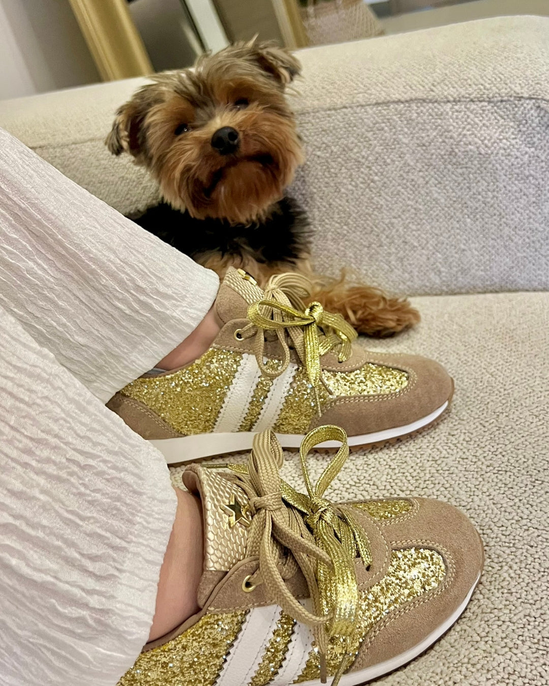 TENNIS ALANA STORE - NEW 2025 - CUERO CARNAZA * GLITTER PLATA Y ORO