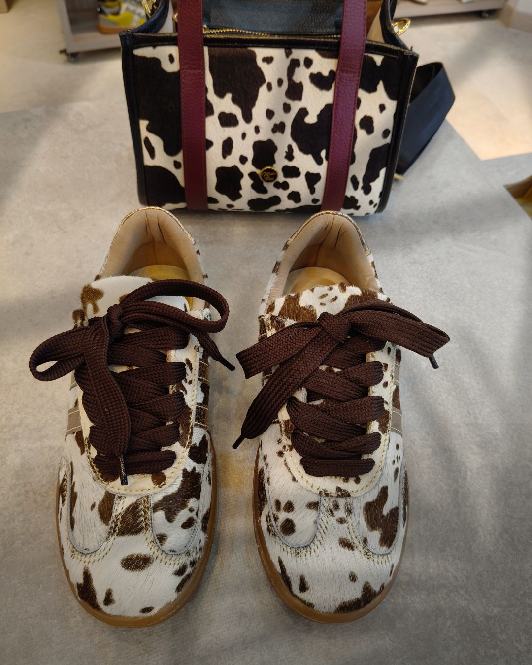TENNIS SAMMY COFEE COW PRINT STORE - NEW 2025