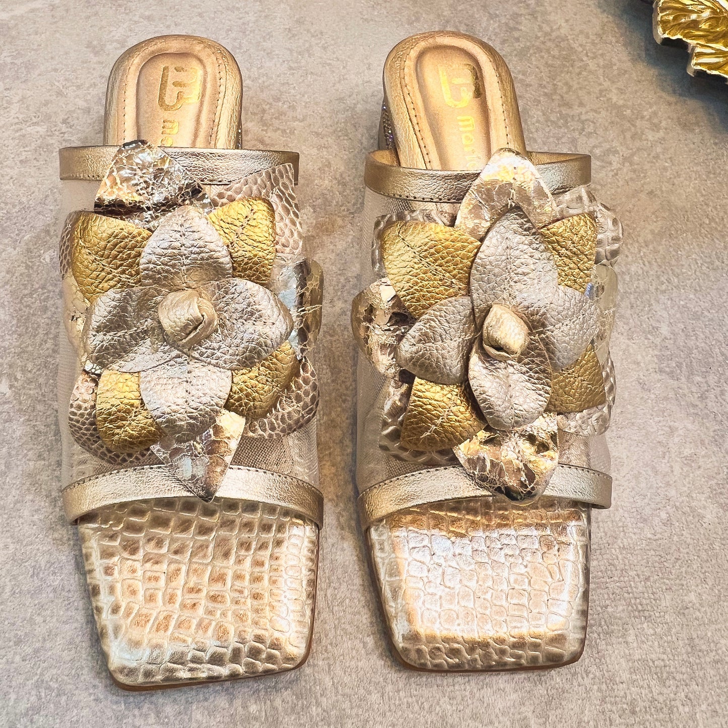 SANDALIA EMILY 3.5 STORE - CUERO DORADO * MALLA