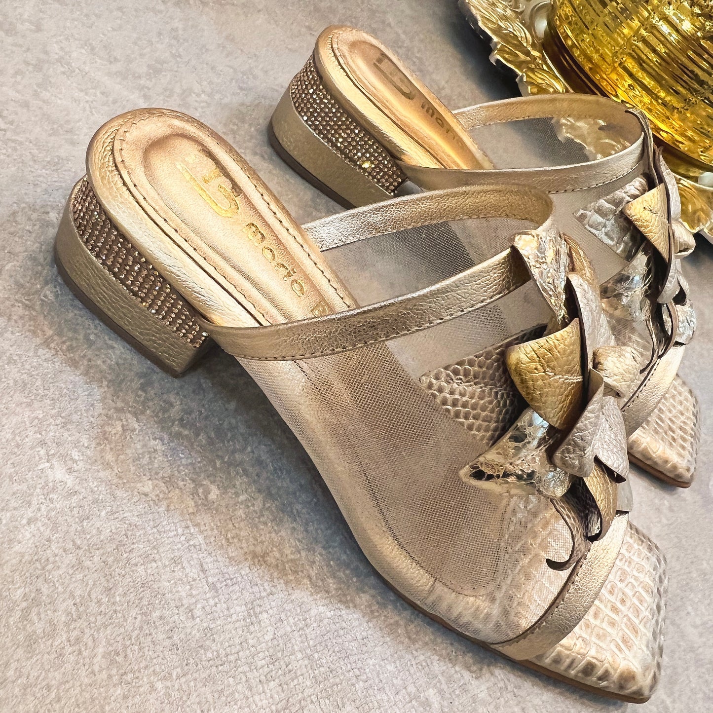 SANDALIA EMILY 3.5 STORE - CUERO DORADO * MALLA
