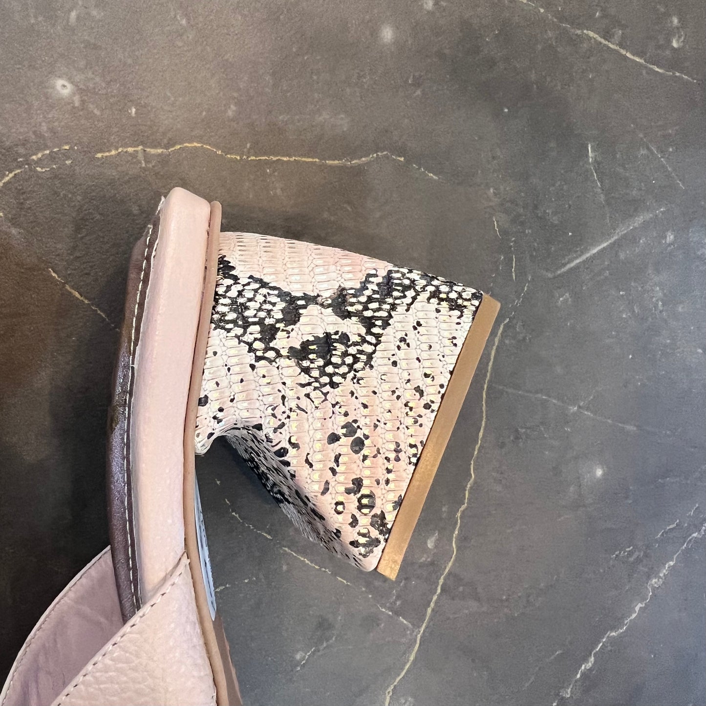 SANDALIA PRETTY 5.5 STORE - CUERO NUDE * PITON NUDE