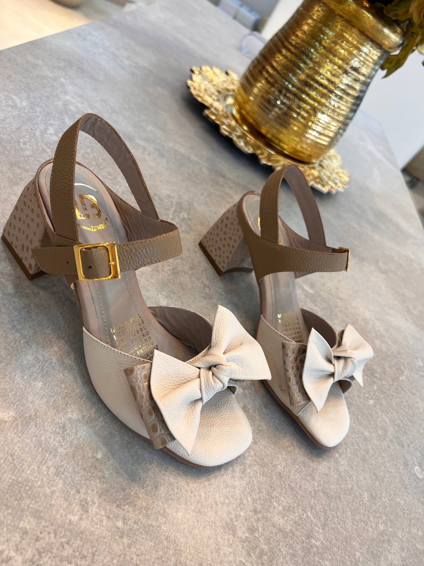 SANDALIA JOY 5.5 STORE - CUERO TAUPE * TALCO