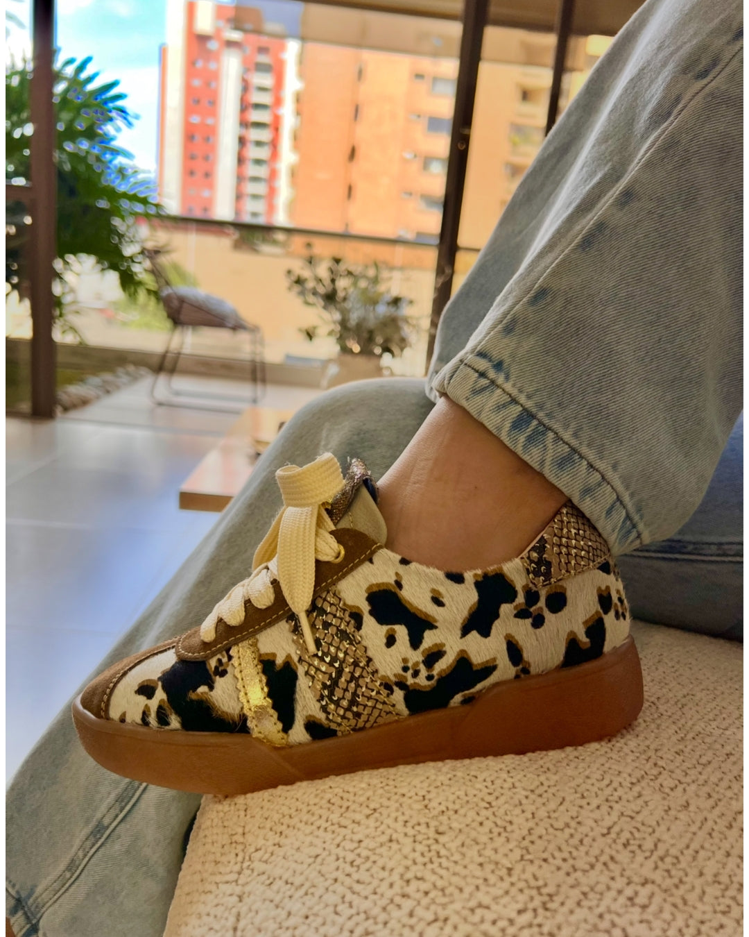 TENNIS VALENTINA AZUL Y MIEL * PRINT - CUERO STORE NEW 2025