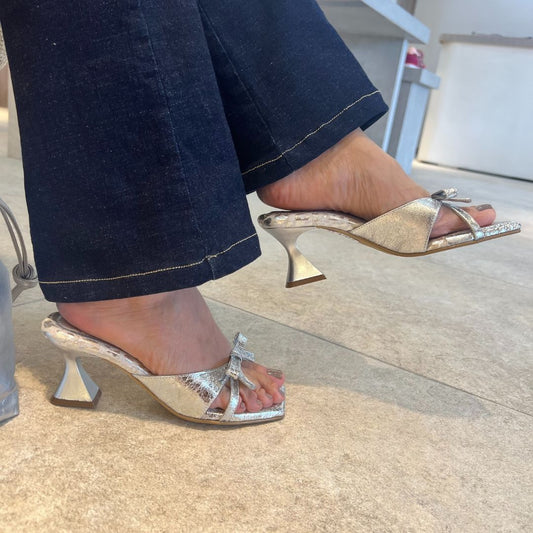 SANDALIA CHLOE STORE 5.5 - CUERO PLATA