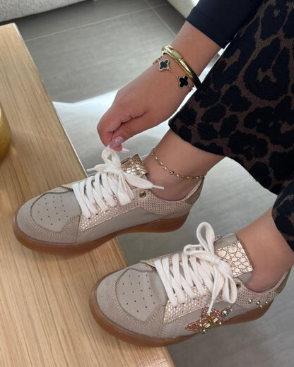 TENNIS MARA STORE NEW 2025 TAUPE Y BLANCO * ROJO